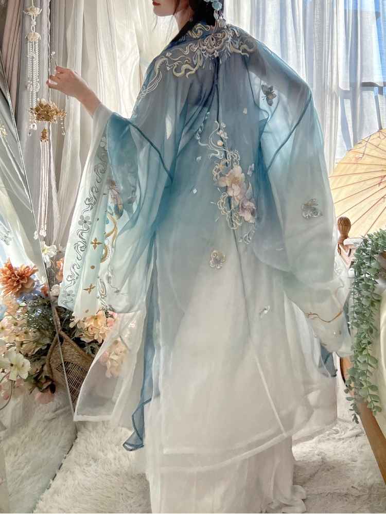 唐時代の時代を超越したエレガンス: 唐時代をイメージした刺繍と河子スカートを備えたオリジナルの漢服