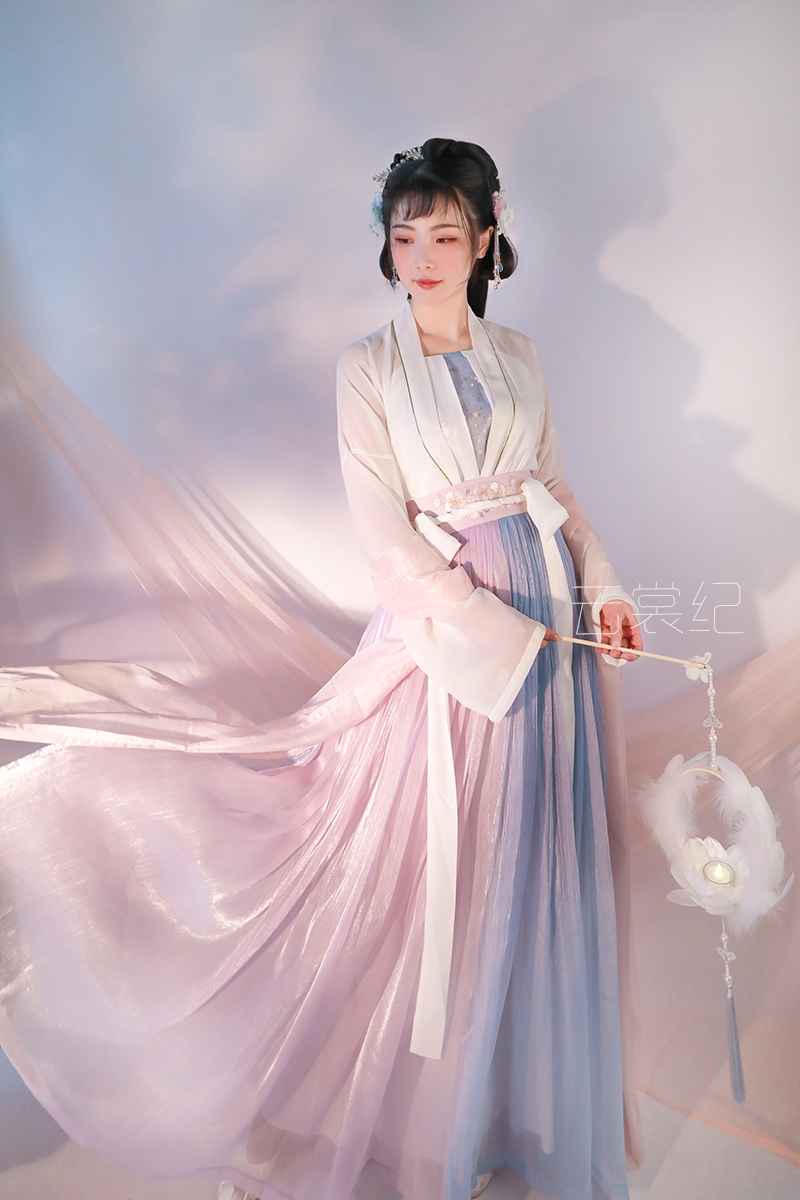 女性用本格オリジナル漢服アンサンブル: 優美な魅力を備えた絶妙な春/秋の服装