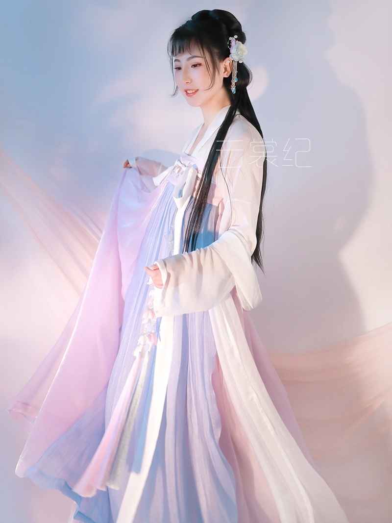 女性用本格オリジナル漢服アンサンブル: 優美な魅力を備えた絶妙な春/秋の服装