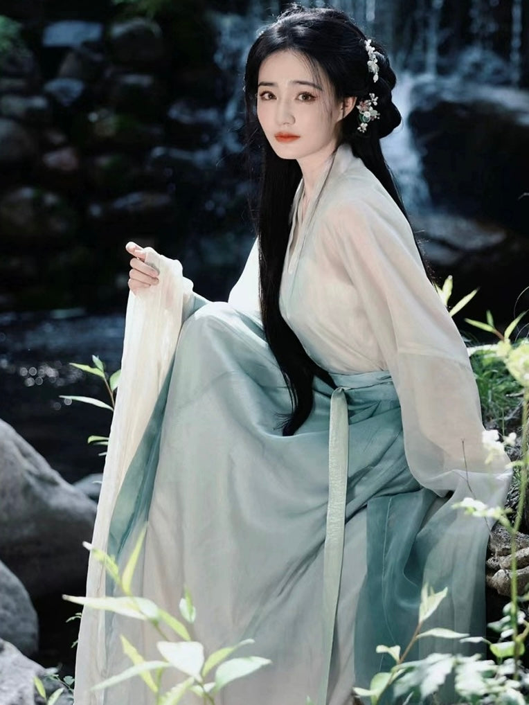 絶妙な優美な漢服ドレス:日常着としての中国の伝統的な服装