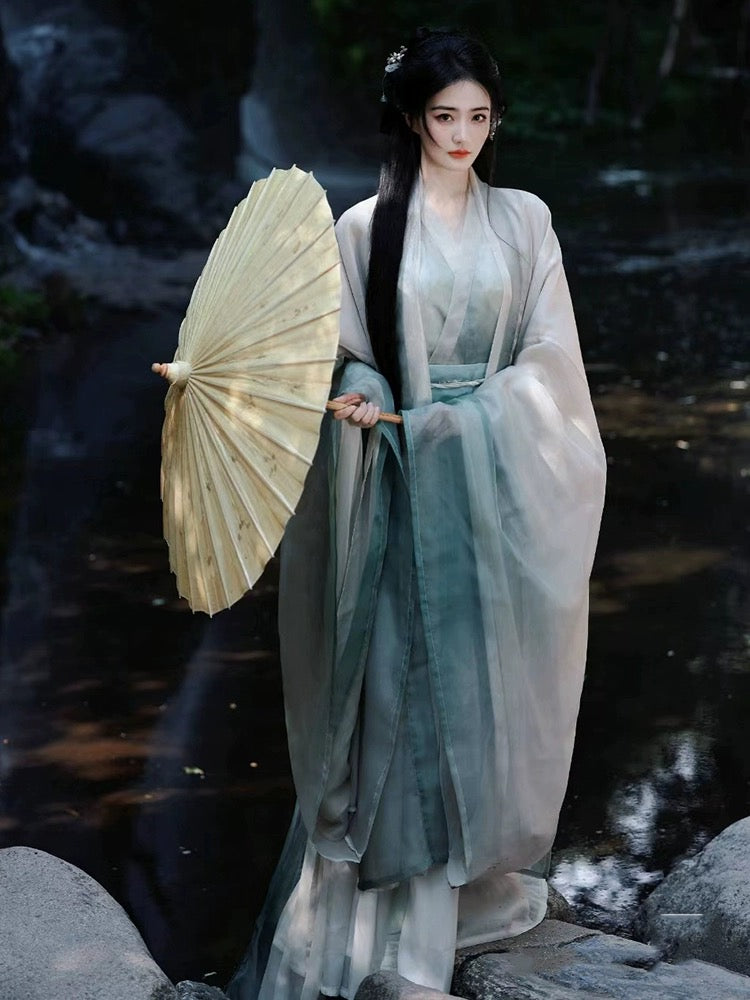 絶妙な優美な漢服ドレス:日常着としての中国の伝統的な服装