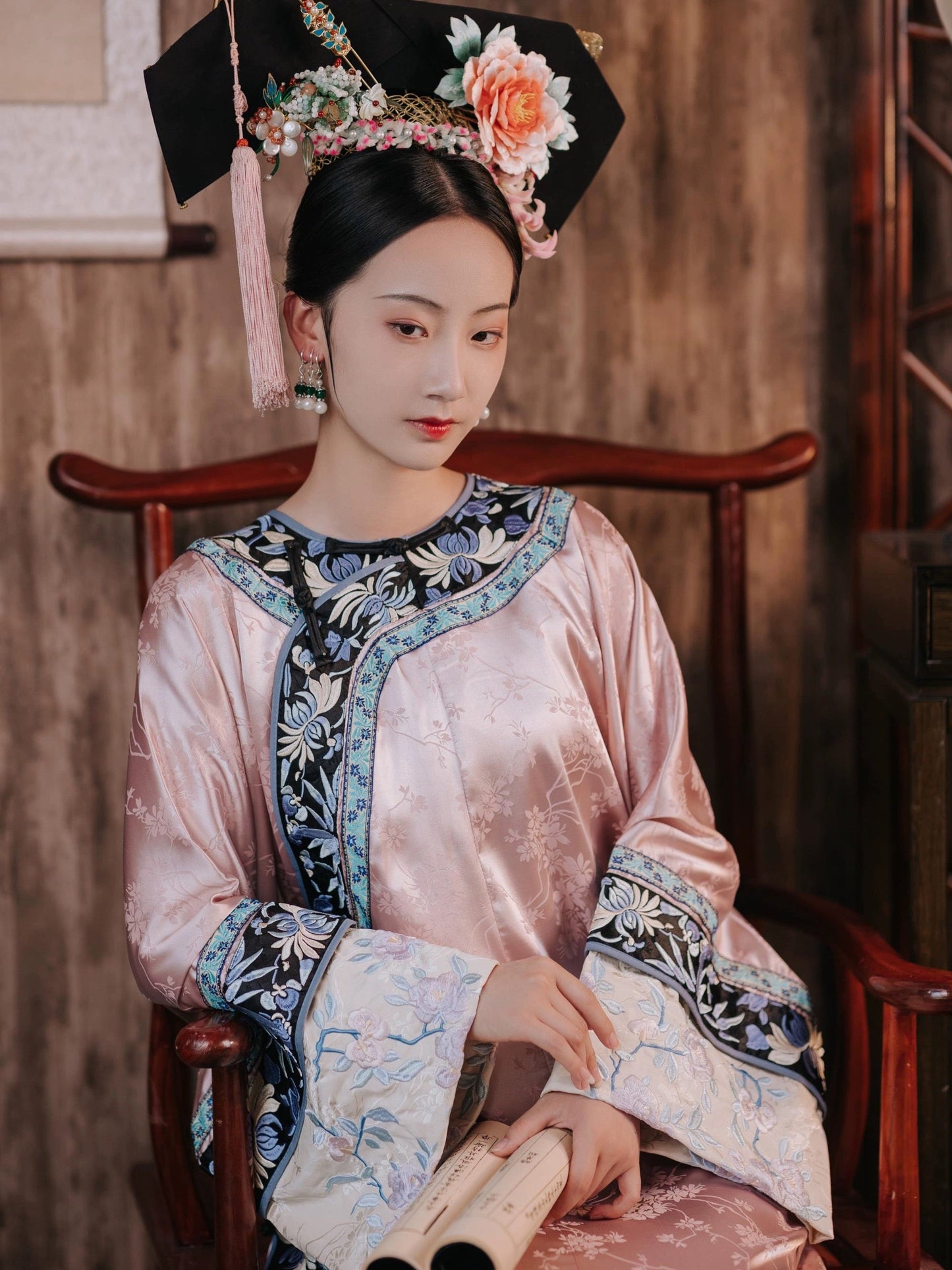 エレガントな復活:オリジナルの清朝の女性の新しい中国風のシャツとズボンのアンサンブル