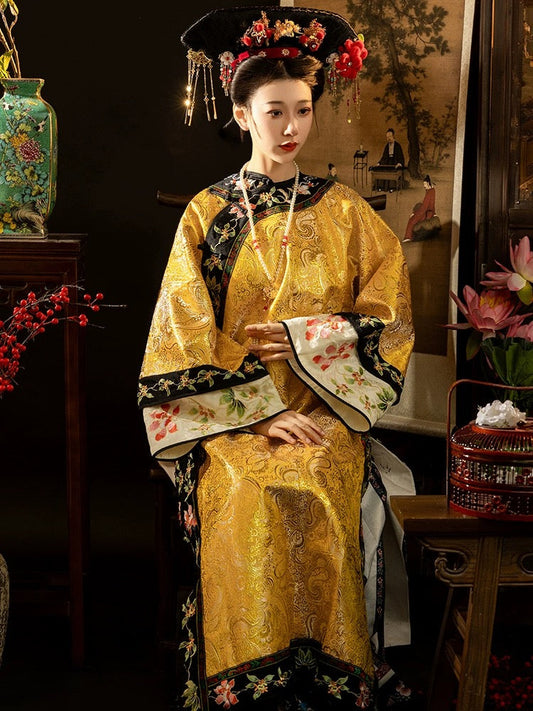 清朝の女性の高貴な妃衣装:複雑な刺繍が施された伝統的な中国風の絶妙な宮廷衣装