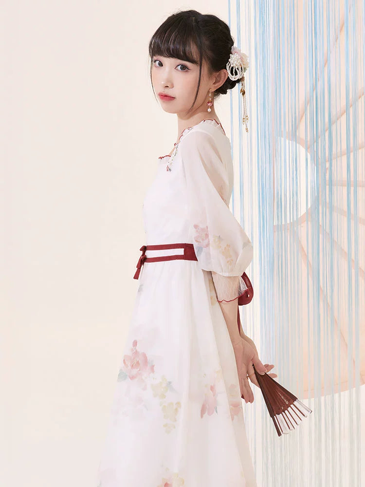 Banzhan Hong : Half-Unfurled Crimson