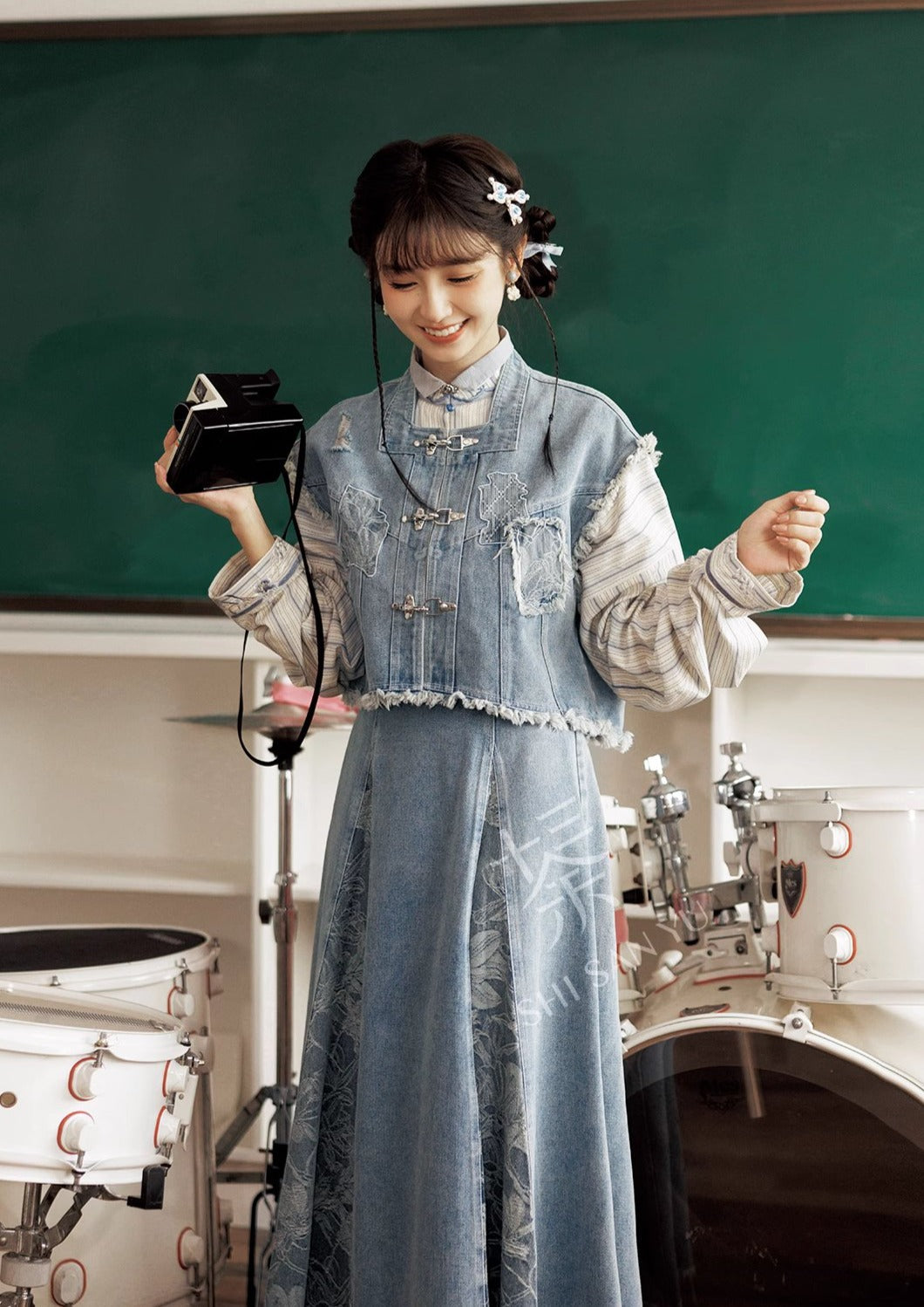 Chic Fusion: 2024 春/秋コレクション 伝統的な中国の要素を取り入れたデニム レディース アンサンブル モダンなデニム 3 点セット