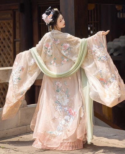 精巧な手作りの漢服: 唐時代風のグラデーション刺繍と流れるような袖