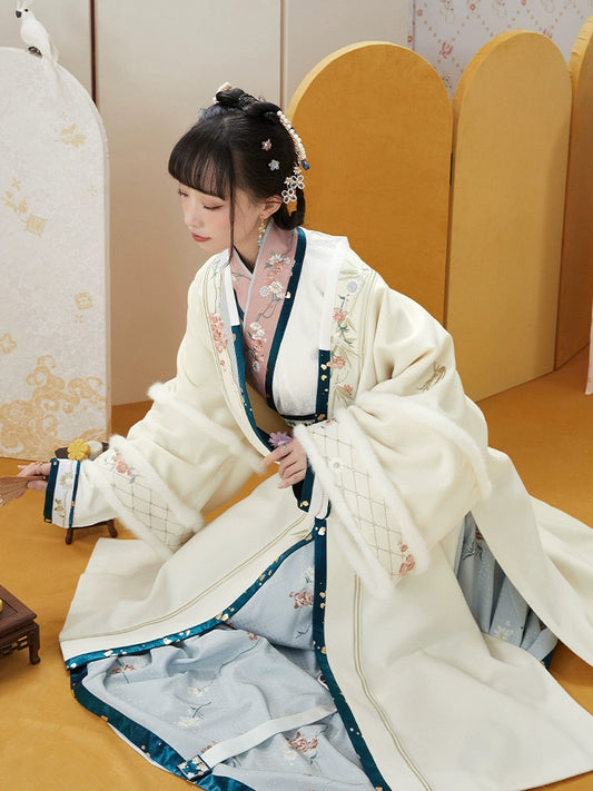 Qingjiang Xue : Sunlit Snowdrift