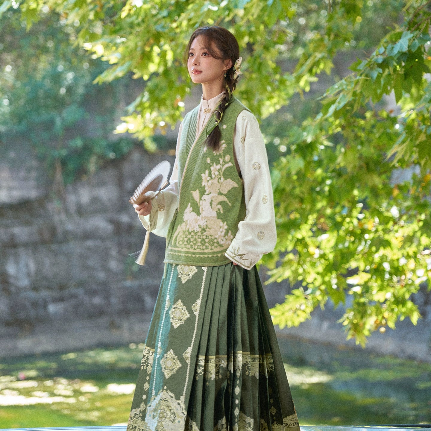 Huai Tu : Rabbit Embrace