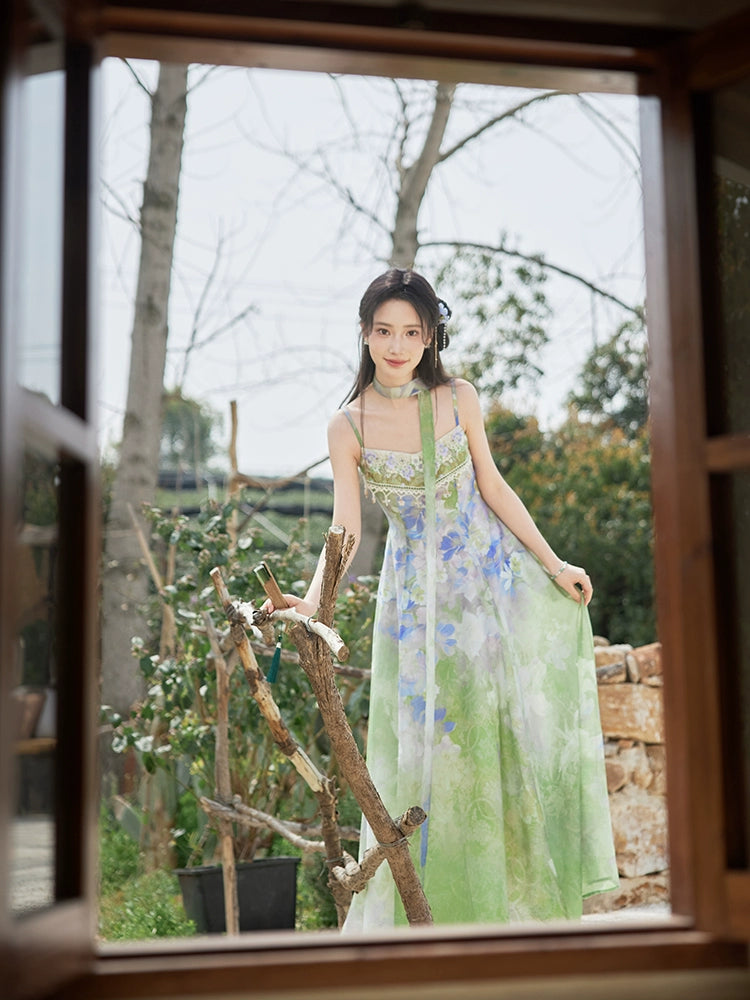 Ru Hua : Wearable Guo Xi Scroll