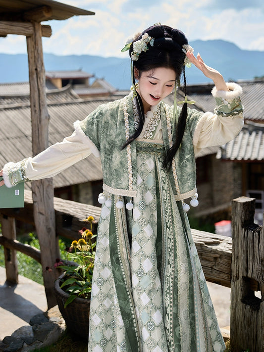 Fei Cui Xue : Cleavage-Plane Dress