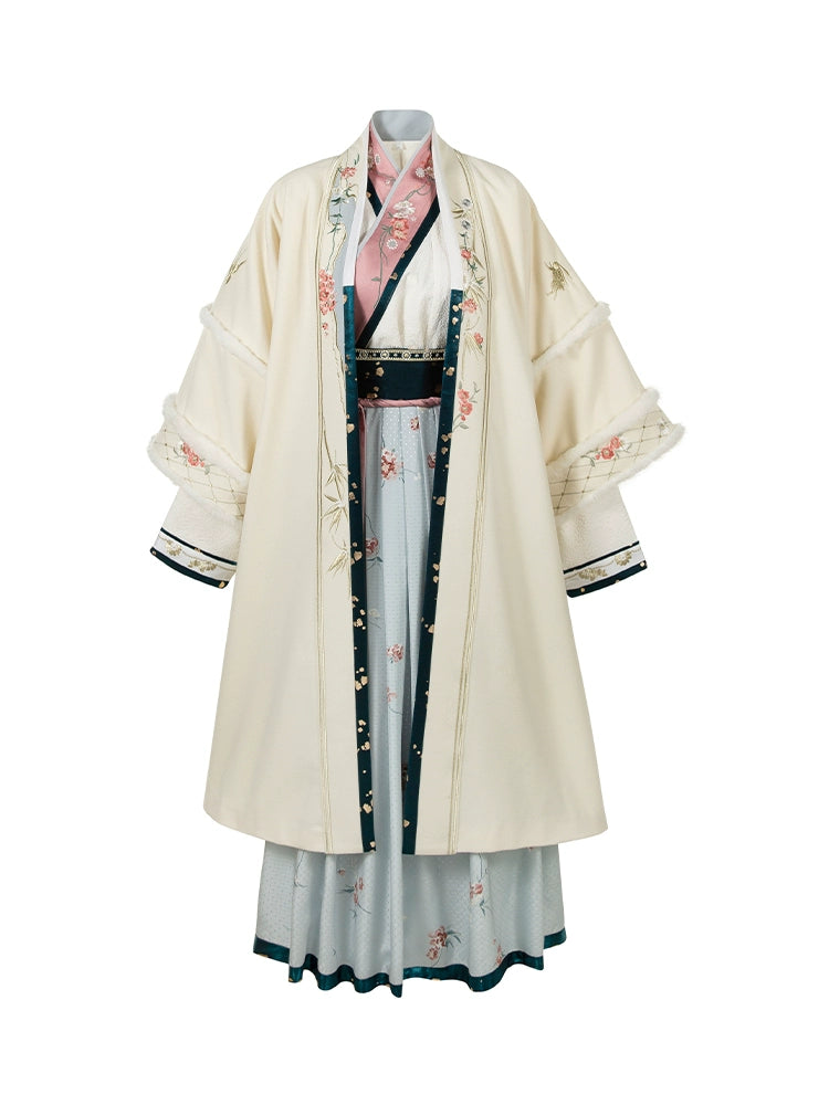 Qingjiang Xue : Sunlit Snowdrift