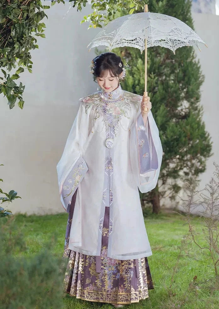 優雅な漢服の 3 点アンサンブル: 明朝のインスピレーションを取り入れた伝統の取り入れ - 春夏向けのクラウドショルダー ジャケットと流れるようなスカート