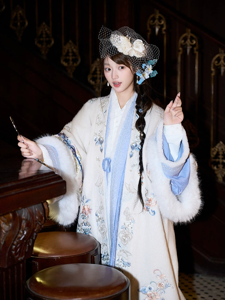 Chang Ting Xin Yue : Dou-Gong Exoskeleton