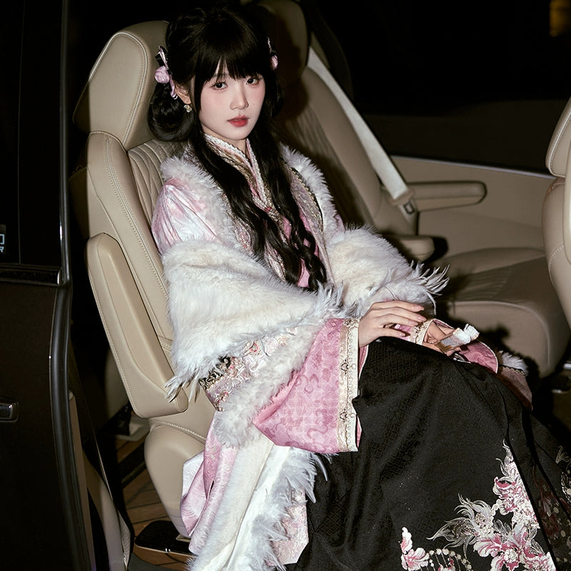 Feng Yu Fu Rong : Iridescent Metamorphosis