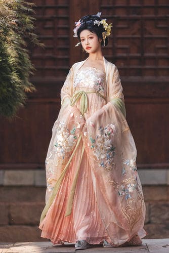 精巧な手作りの漢服: 唐時代風のグラデーション刺繍と流れるような袖