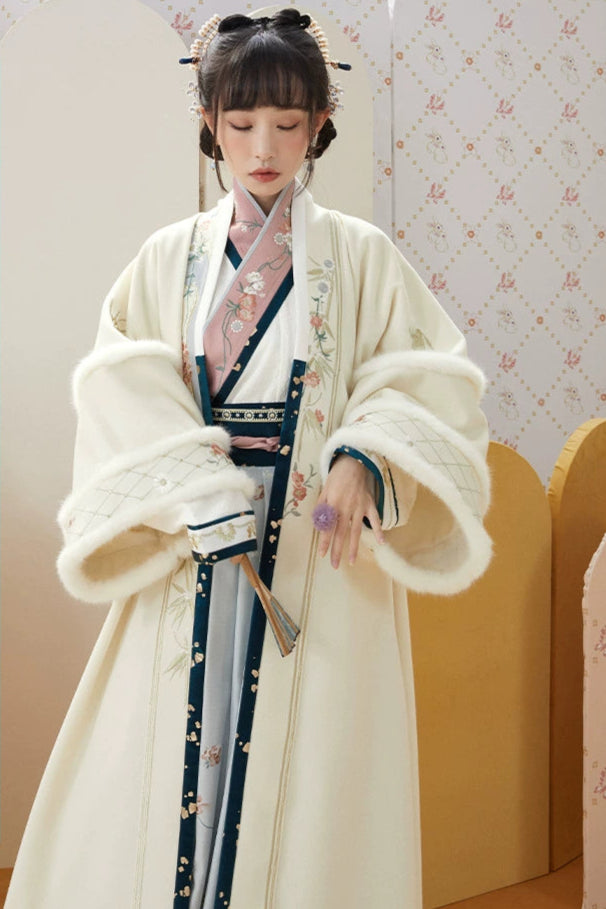 Qingjiang Xue : Sunlit Snowdrift