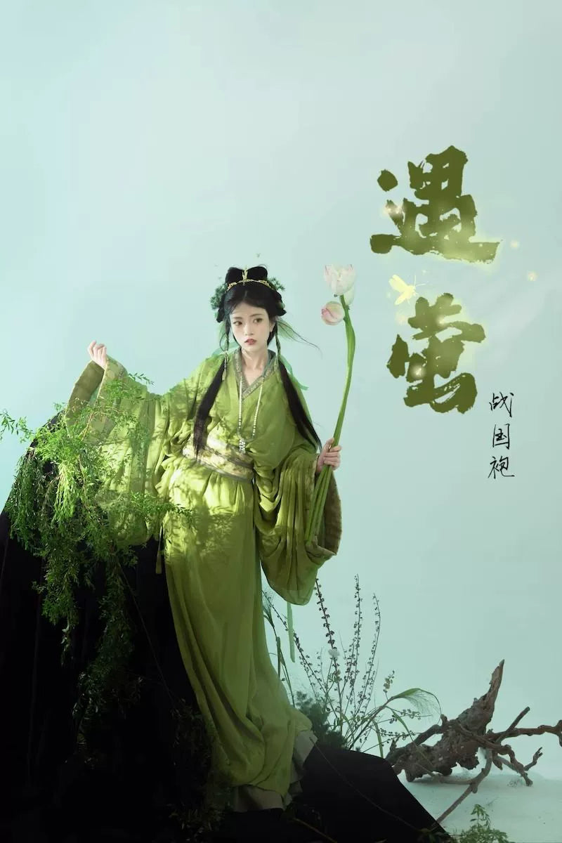 Qin Han Hanfu 遇萤 Warring States Robe Woman Straight Hem and Cross Collar