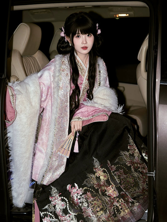 Feng Yu Fu Rong : Iridescent Metamorphosis