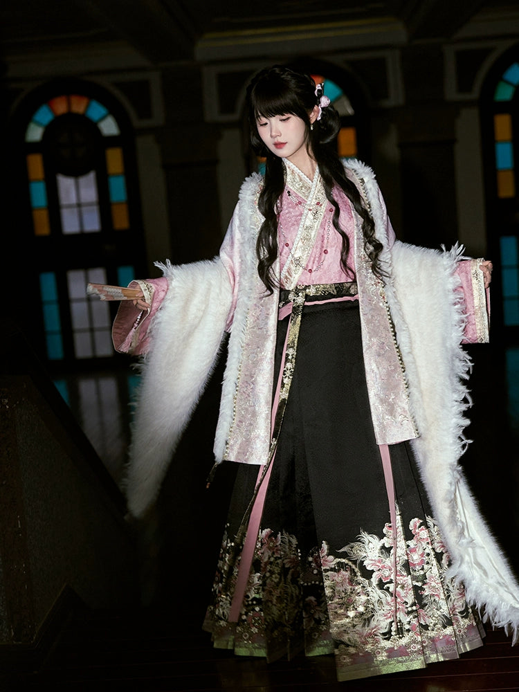 Feng Yu Fu Rong : Iridescent Metamorphosis