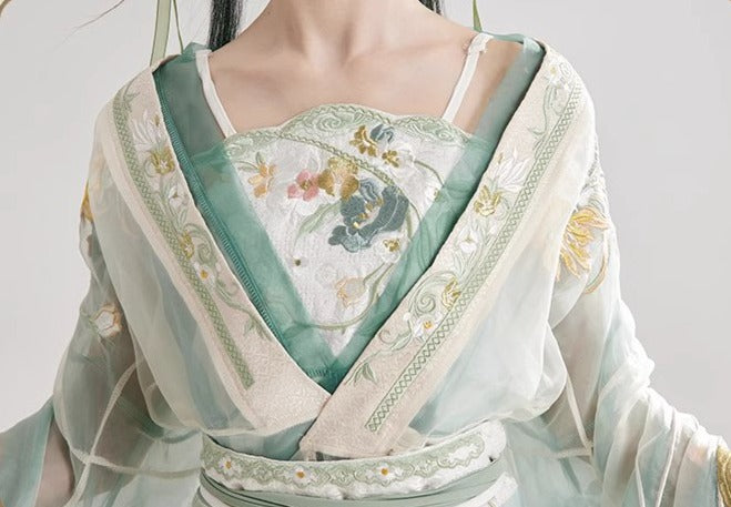 6 ピースのオリジナル漢服: 南北朝時代にインスピレーションを得た、特大の袖とウエストバンドを備えたアンサンブル。春に向けた複雑な刺繍が特徴です。