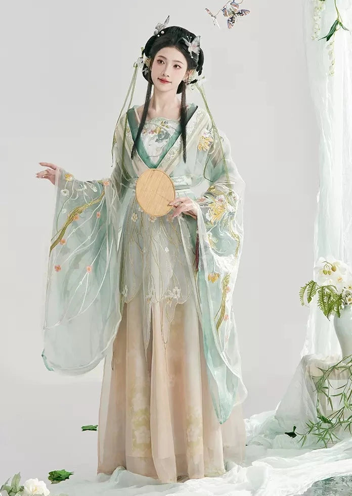 6 ピースのオリジナル漢服: 南北朝時代にインスピレーションを得た、特大の袖とウエストバンドを備えたアンサンブル。春に向けた複雑な刺繍が特徴です。