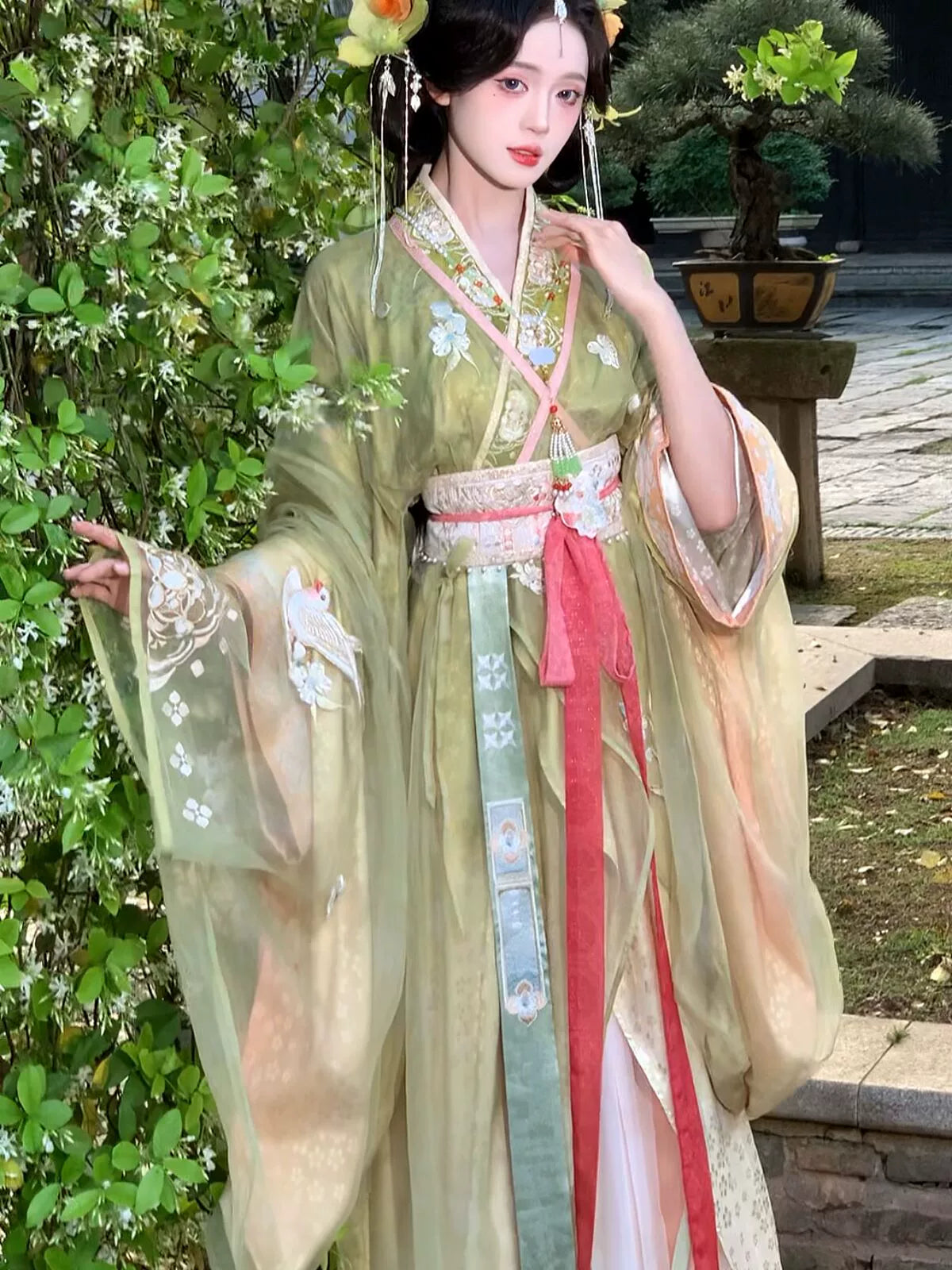 Cloud-Kissing Nature Series Sunlit Harmony Qin Hanfu