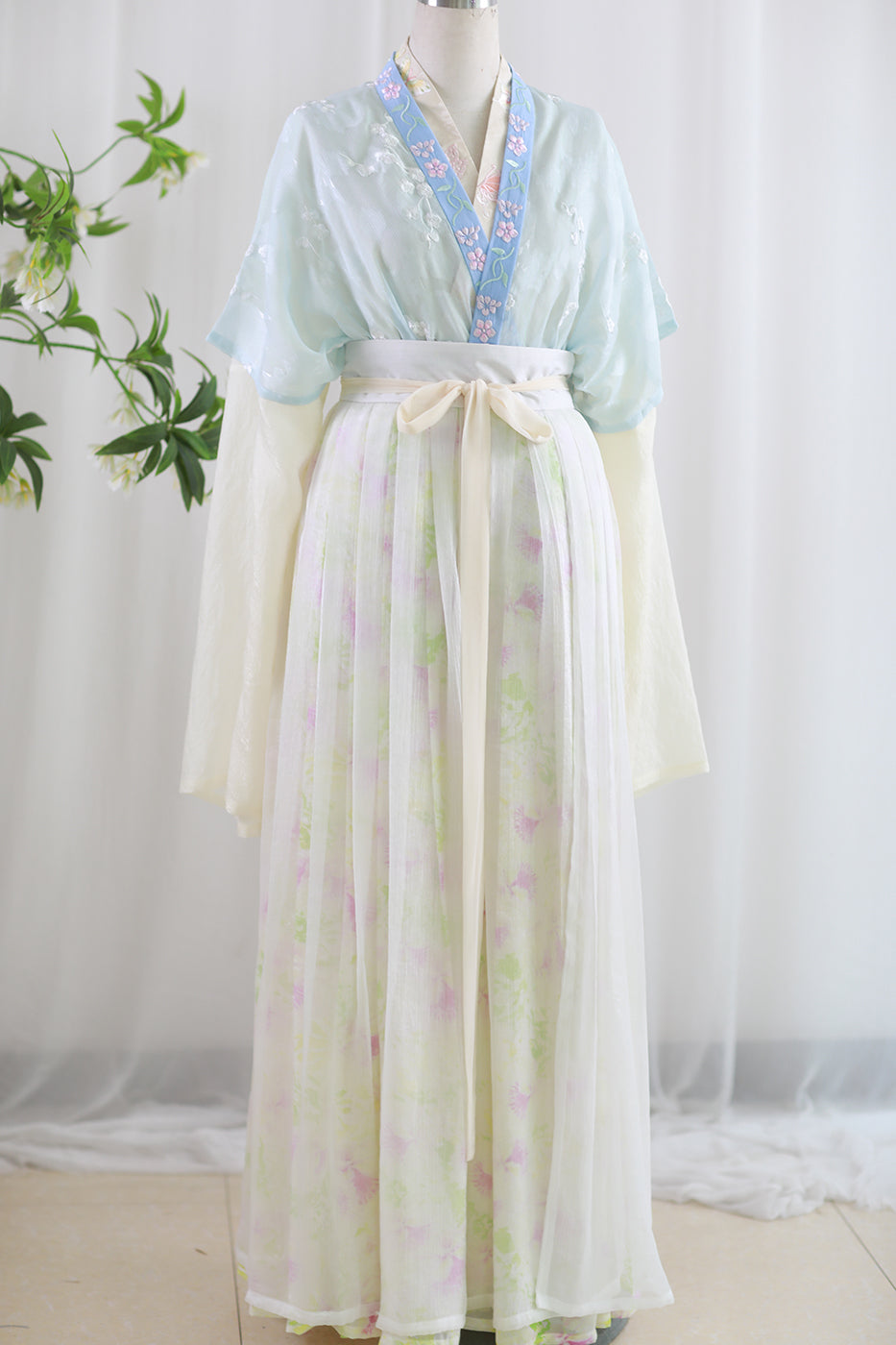 Lookbook Series Plus Size Silk Hanfu 2025 Begonia Spring