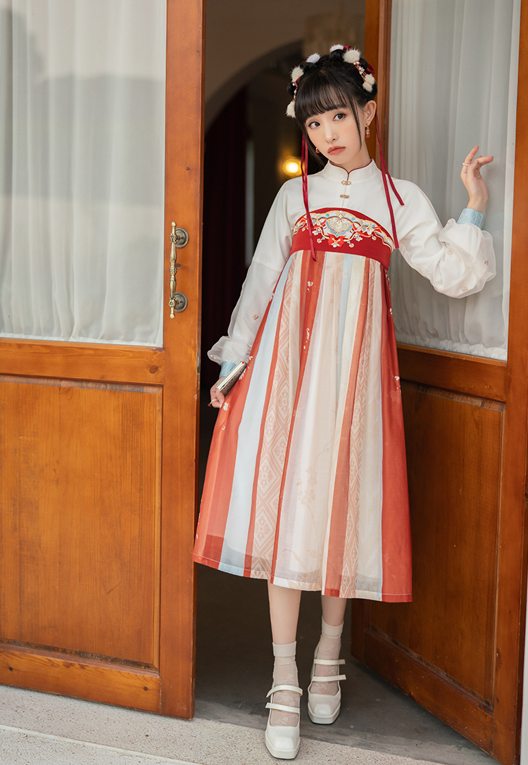 Yan Zhi Xiang Xue : Floral-Cryo Skirt