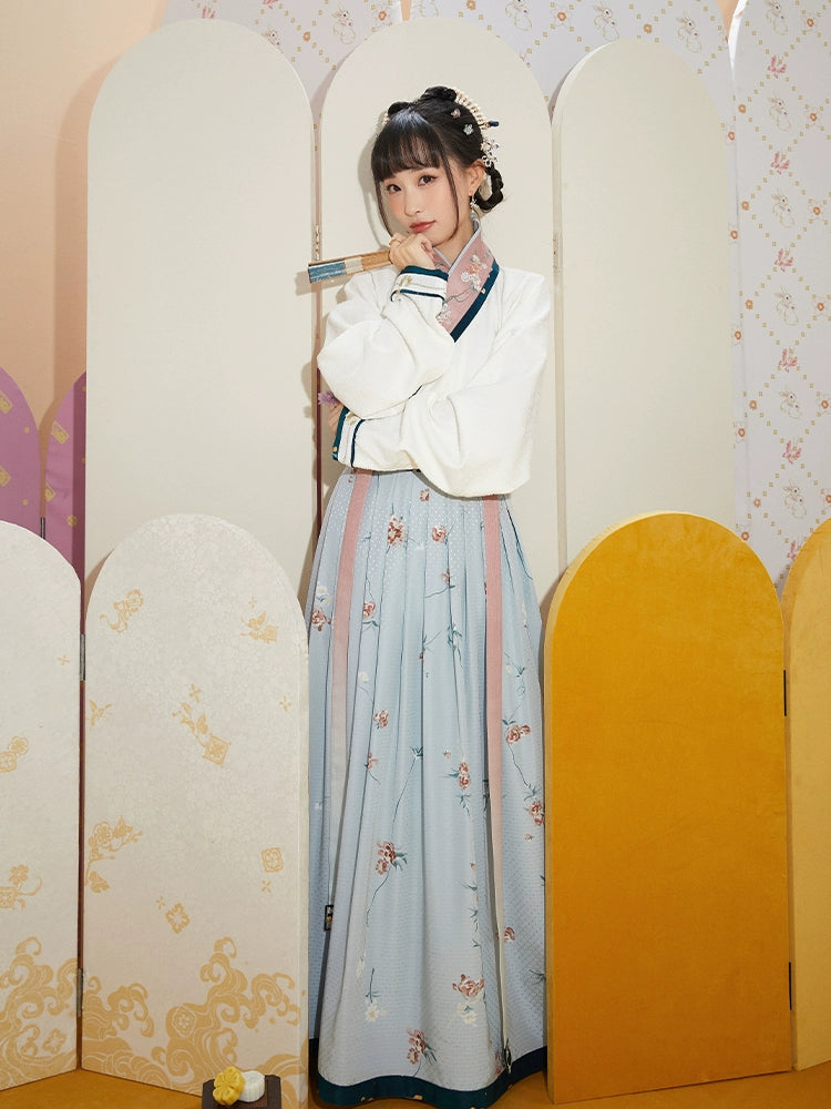 Qingjiang Xue : Sunlit Snowdrift