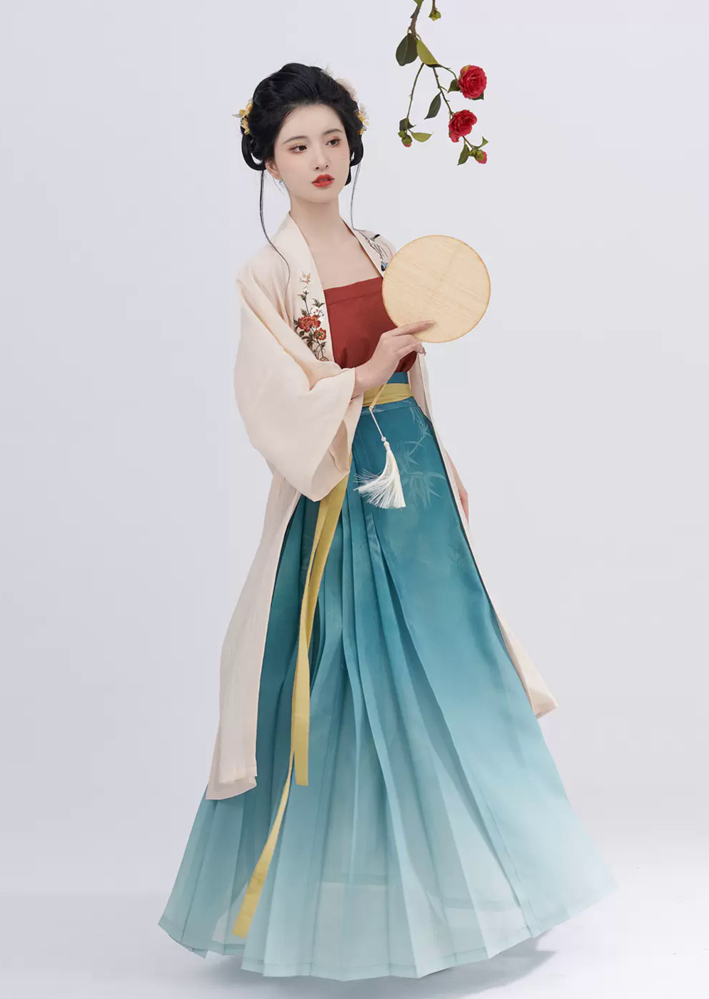 オリジナルの明朝の漢服:女性用の刺繍入り半袖クロスカラーキャミソールとグラデーション馬の顔のスカート