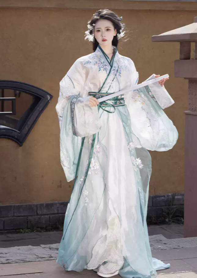 オリジナル漢服 4 点セット: 甦る戦国時代の華麗さ - 精緻な刺繍が施された春夏向けの絶妙な仕立てのローブドレス