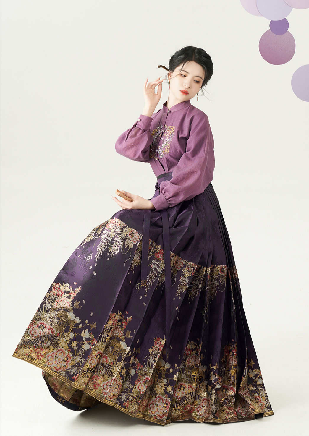 馬面スカート2点 絶妙な明代漢服セット:刺繍スタンドカラートップと金色の馬面スカート - 2024年新コレクション
