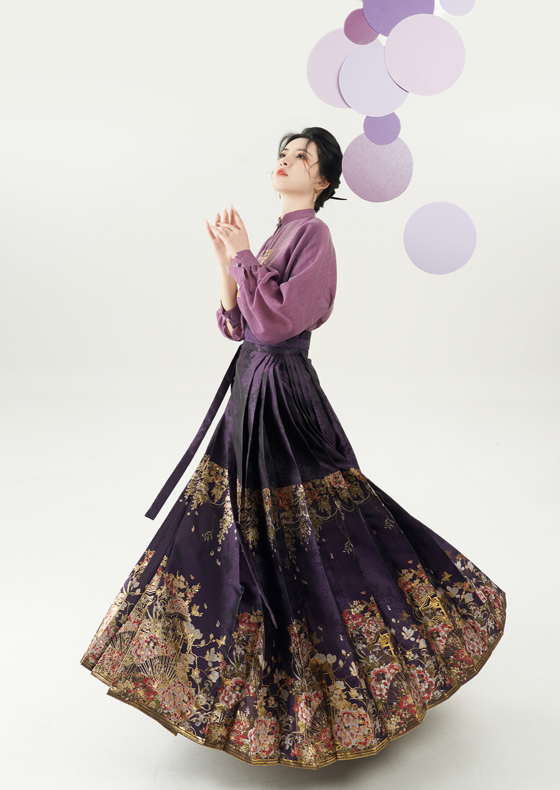 馬面スカート2点 絶妙な明代漢服セット:刺繍スタンドカラートップと金色の馬面スカート - 2024年新コレクション