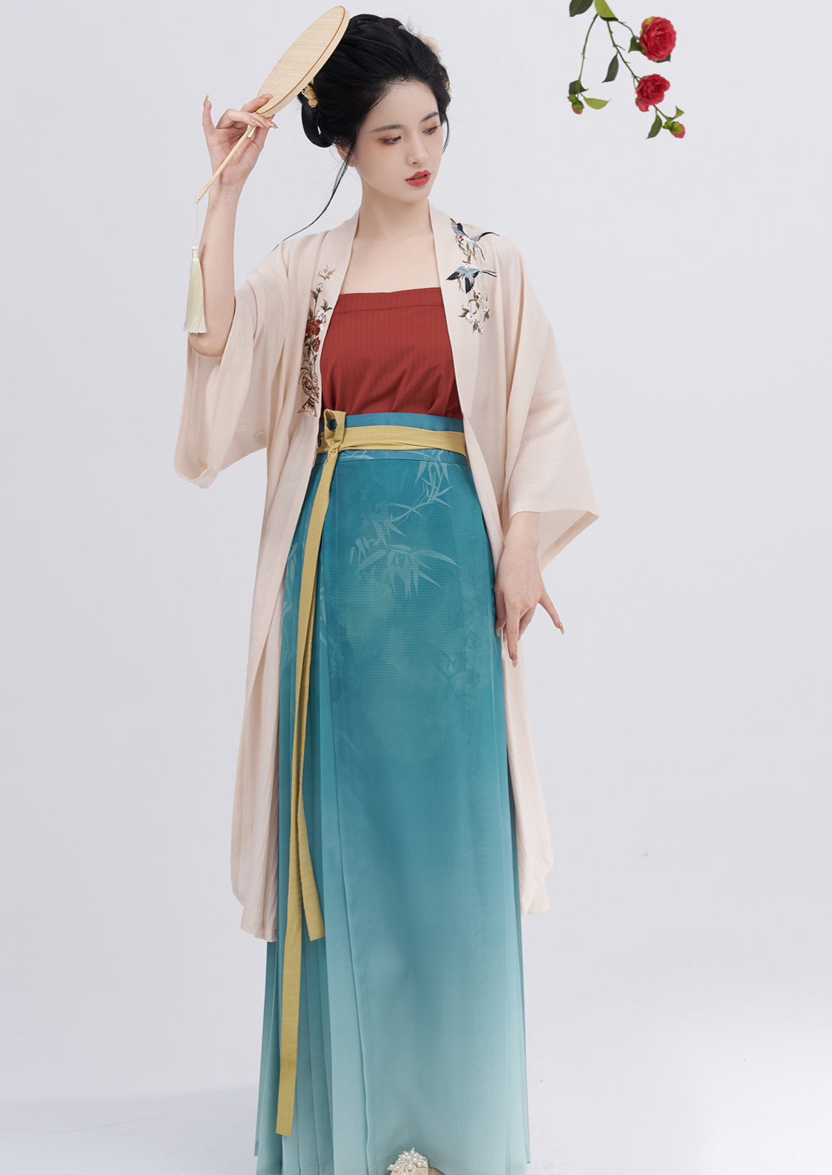 オリジナルの明朝の漢服:女性用の刺繍入り半袖クロスカラーキャミソールとグラデーション馬の顔のスカート