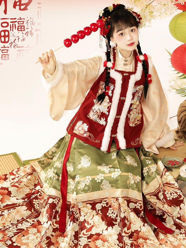 明朝のお祝いの赤いスパンコール付き漢服ケープ:冬のお祝いのための絶妙な中国スタイル