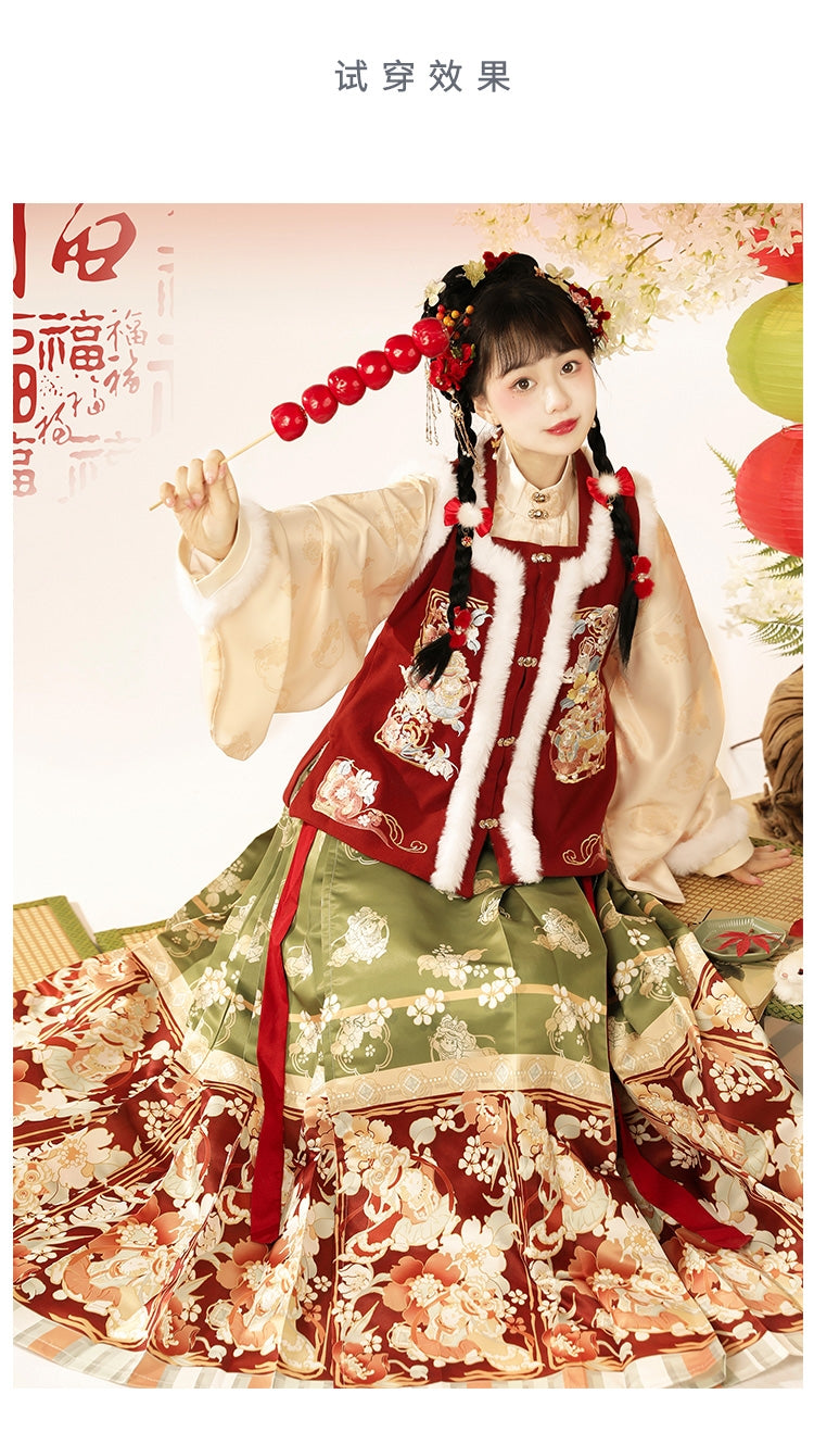 明朝のお祝いの赤いスパンコール付き漢服ケープ:冬のお祝いのための絶妙な中国スタイル
