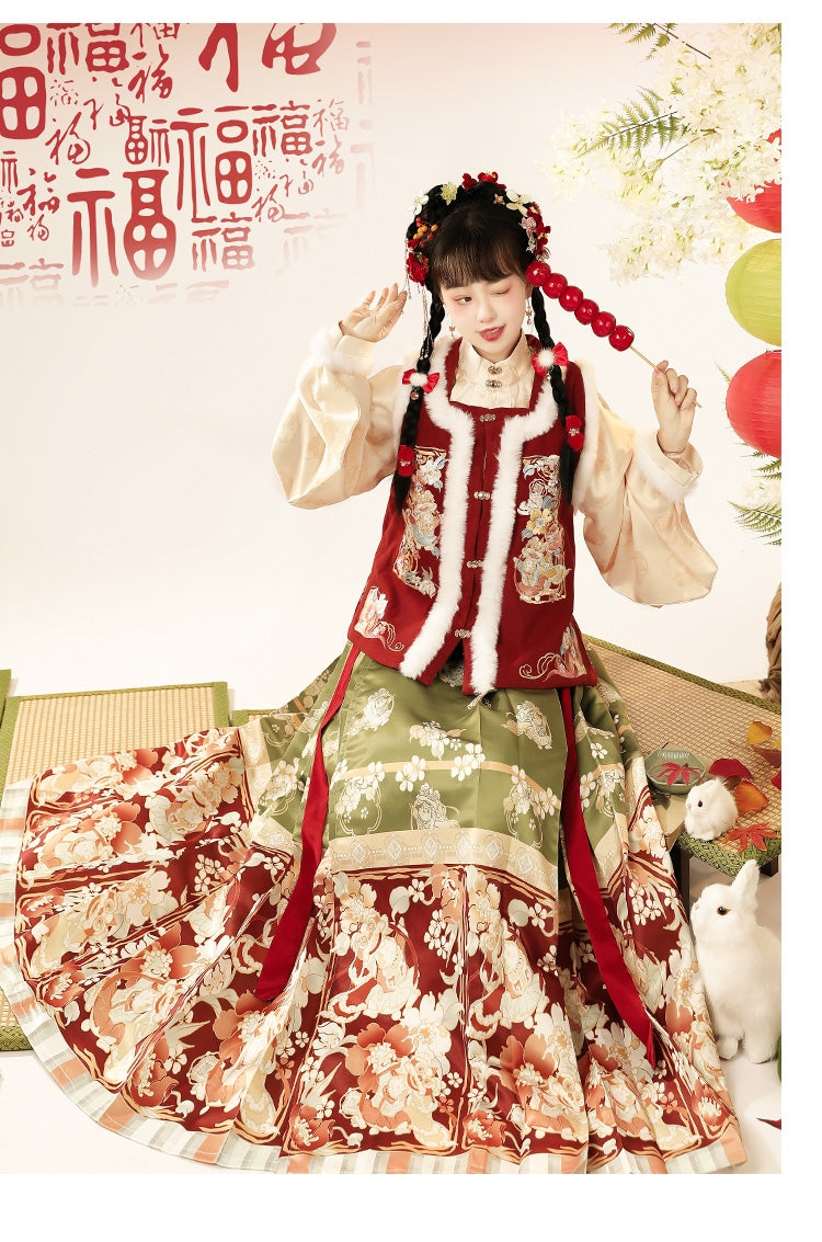 明朝のお祝いの赤いスパンコール付き漢服ケープ:冬のお祝いのための絶妙な中国スタイル