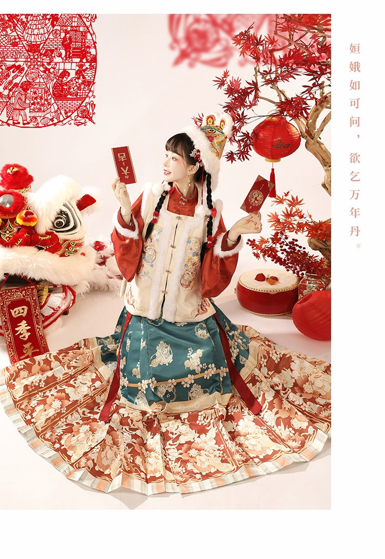 明朝のお祝いの赤いスパンコール付き漢服ケープ:冬のお祝いのための絶妙な中国スタイル