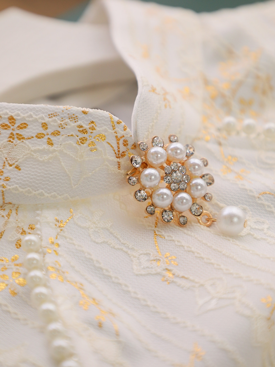 Timeless Elegance: 2024 Summer Edition Lace and Gilt-modified Qipao