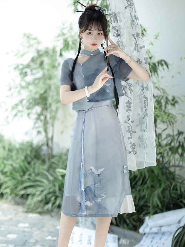 エレガントな夏の漢服アンサンブル: ヴィンテージ中国の要素を取り入れた女性用のモダンな漢服