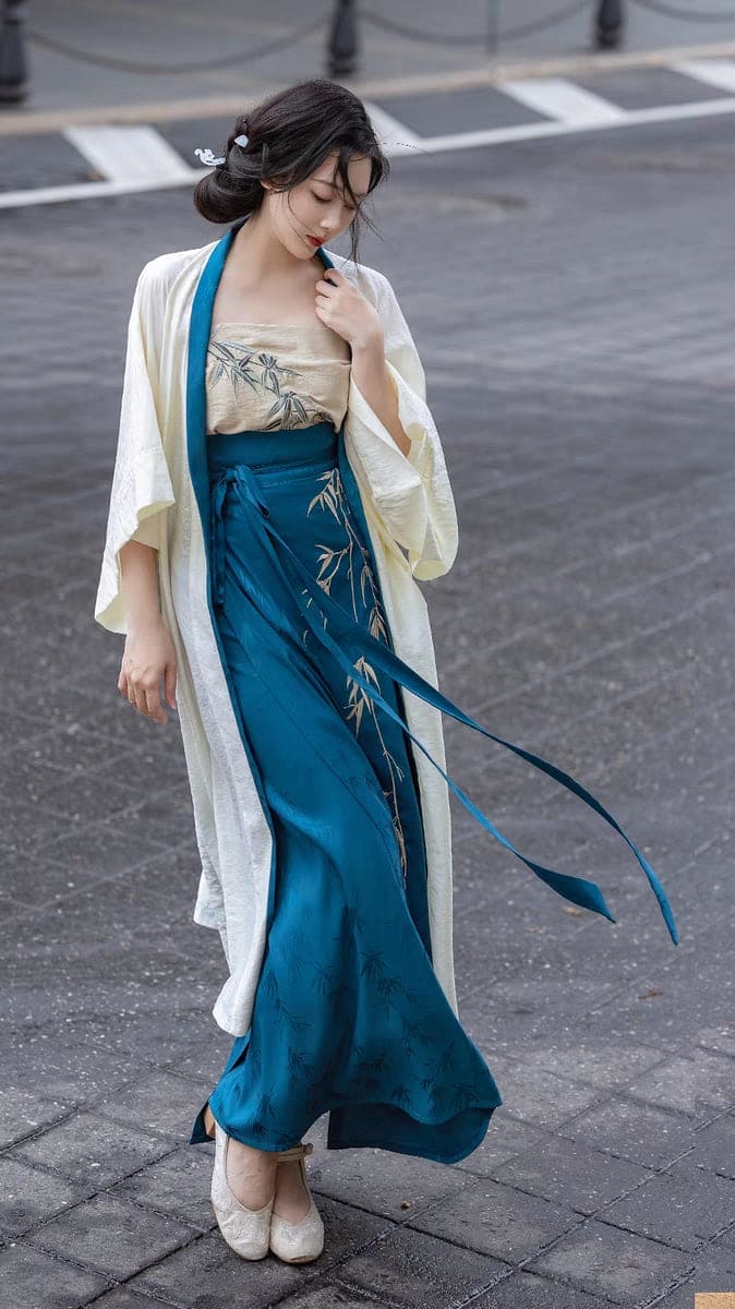 エレガントな宋王朝風の漢服: 伝統的な中国風の回転スカート付きオリジナル デザイン 3 点セット