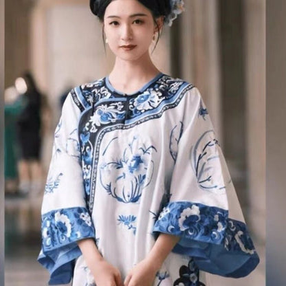 Classical Qing Dynasty Han Women Hanfu Blue and White Porcelain Cloak