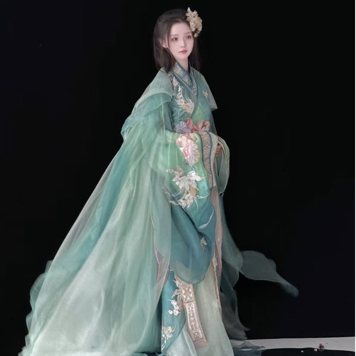 Picks Hype Series Hanfu Haute Jade Lotus Haze