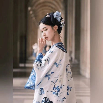 Classical Qing Dynasty Han Women Hanfu Blue and White Porcelain Cloak