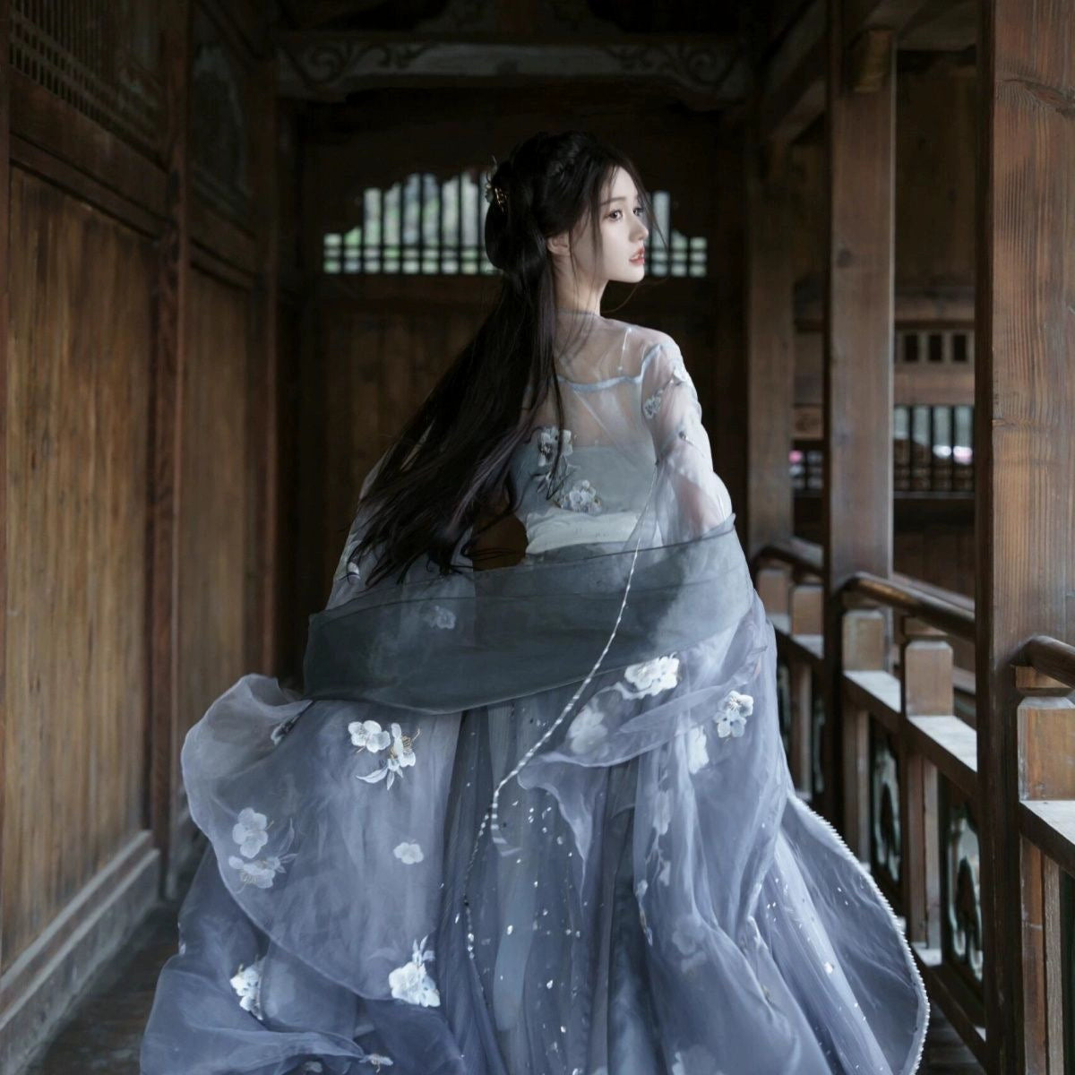 Cloud-Kissing Nature Series Melancholy Arch Wei Hanfu