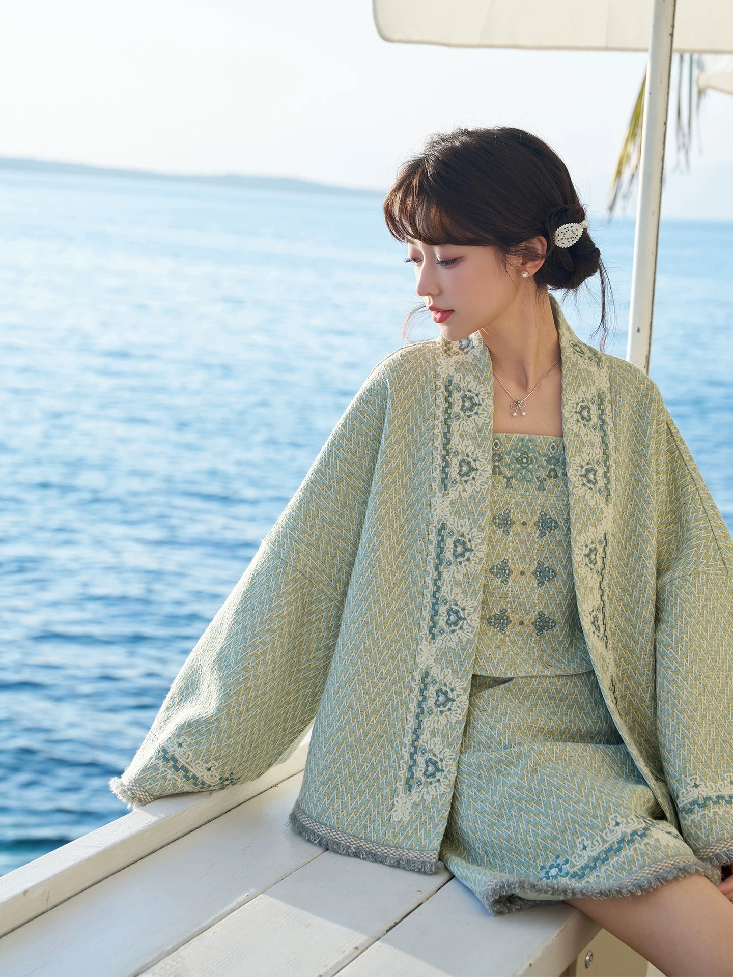 Chun Rong : Spring Plush