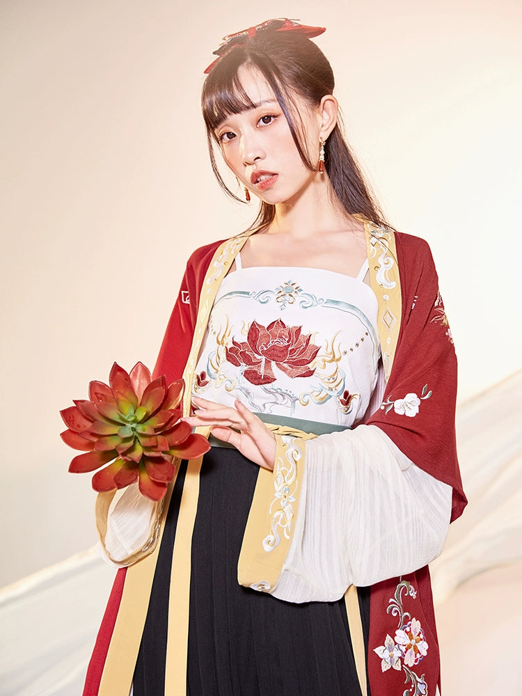 Xin Yue : Mare-Cloak