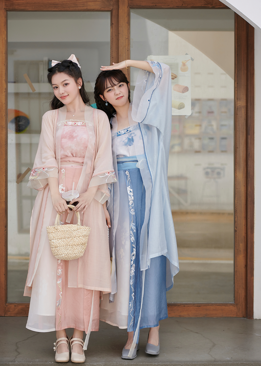 Luo Fangchen : Earthbound Elegance