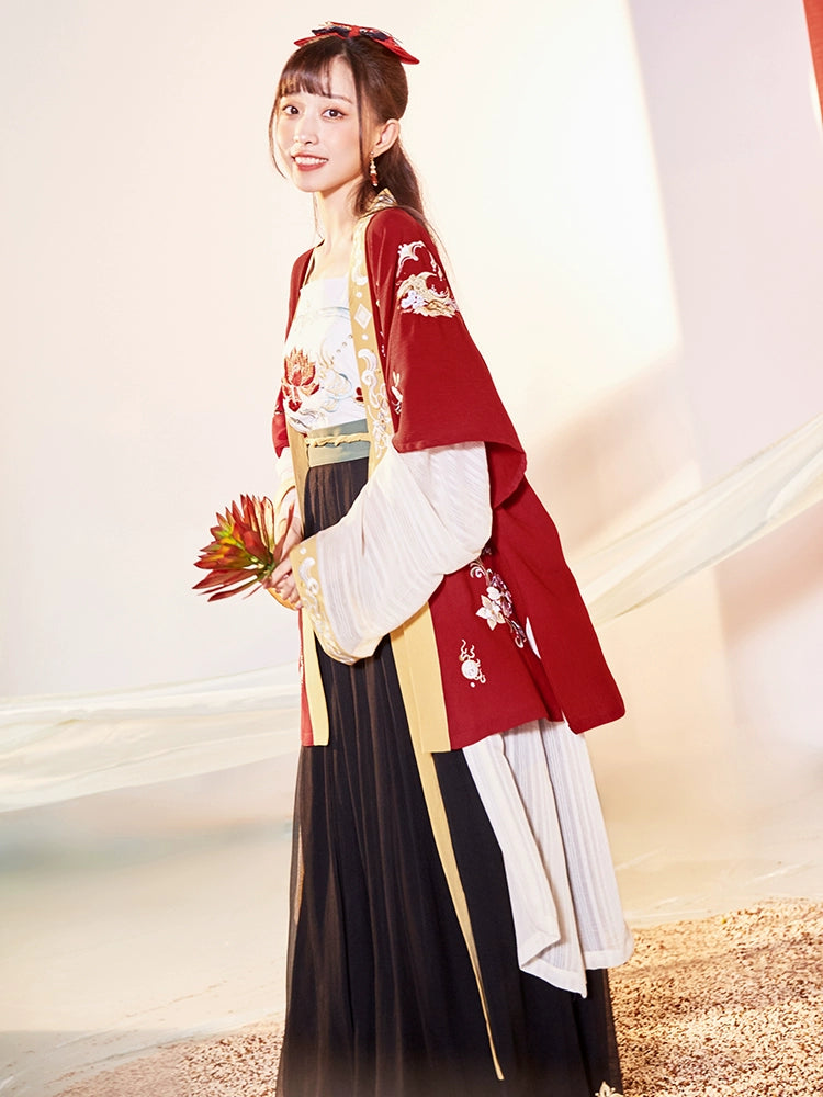 Xin Yue : Mare-Cloak