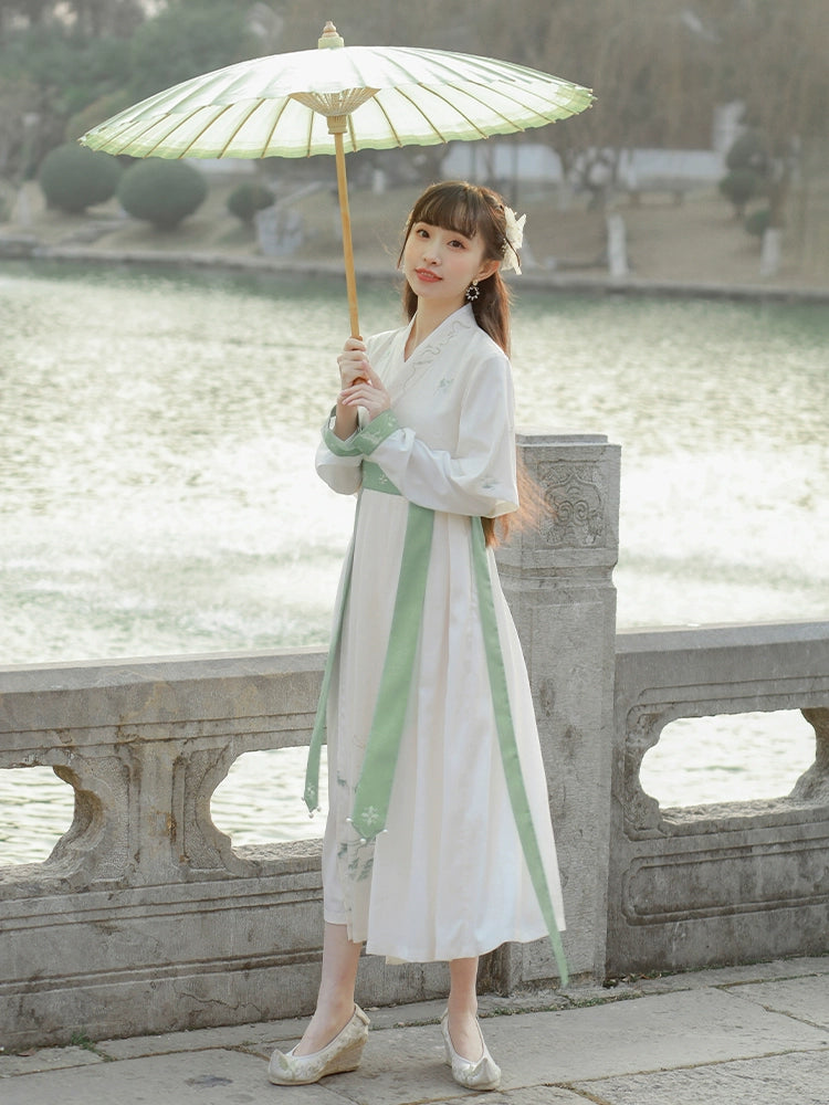 Song Yin : Pine Whisper
